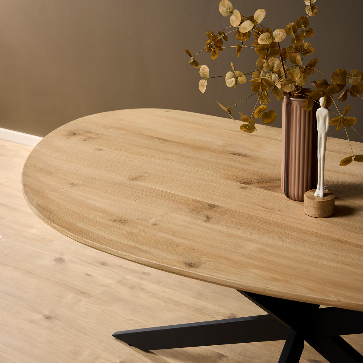 Eettafel Organisch - Naturel Eikenhout - Matrixpoot Zwart - 240 cm