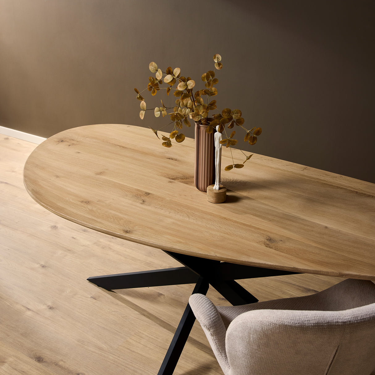 Organische Eettafel - 280 cm - Naturel Eikenhout - Zwarte Matrixpoot