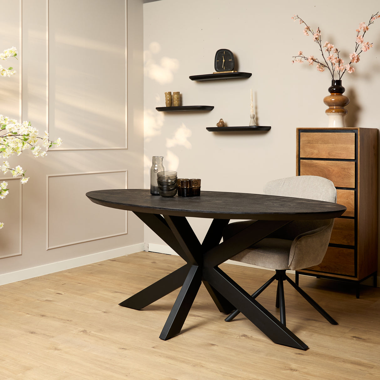 Ovale Eettafel Zwart Mangohout - 160 cm - Matrixpoot