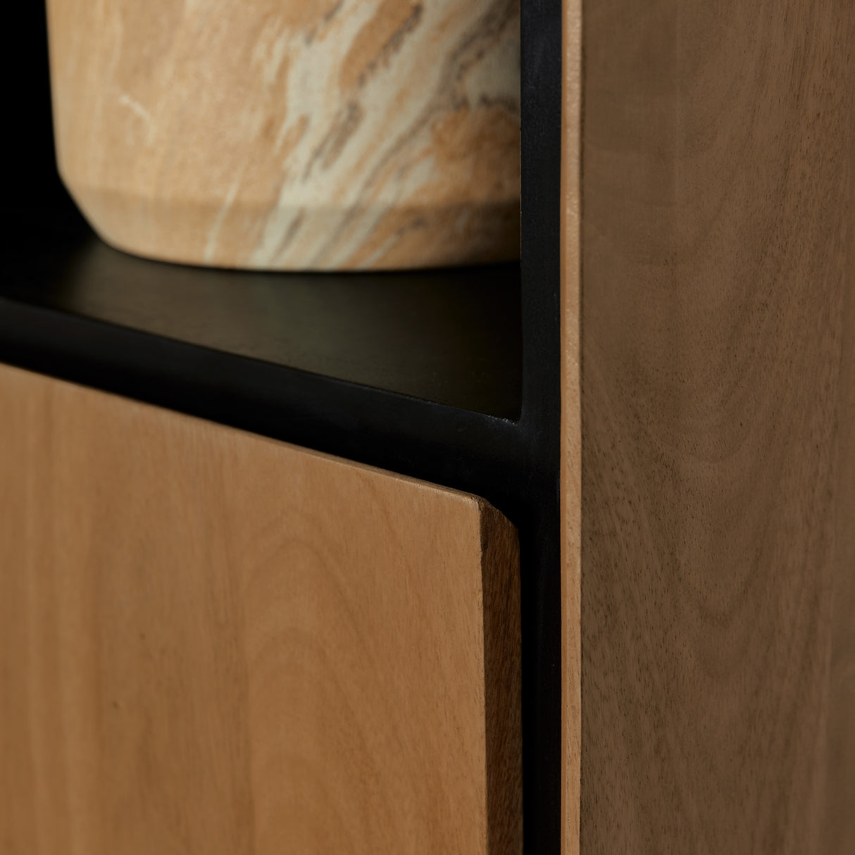 Boekenkast Naturel Mangohout - 60 cm - 220 cm Hoog - Inclusief Deur en Open Vakken