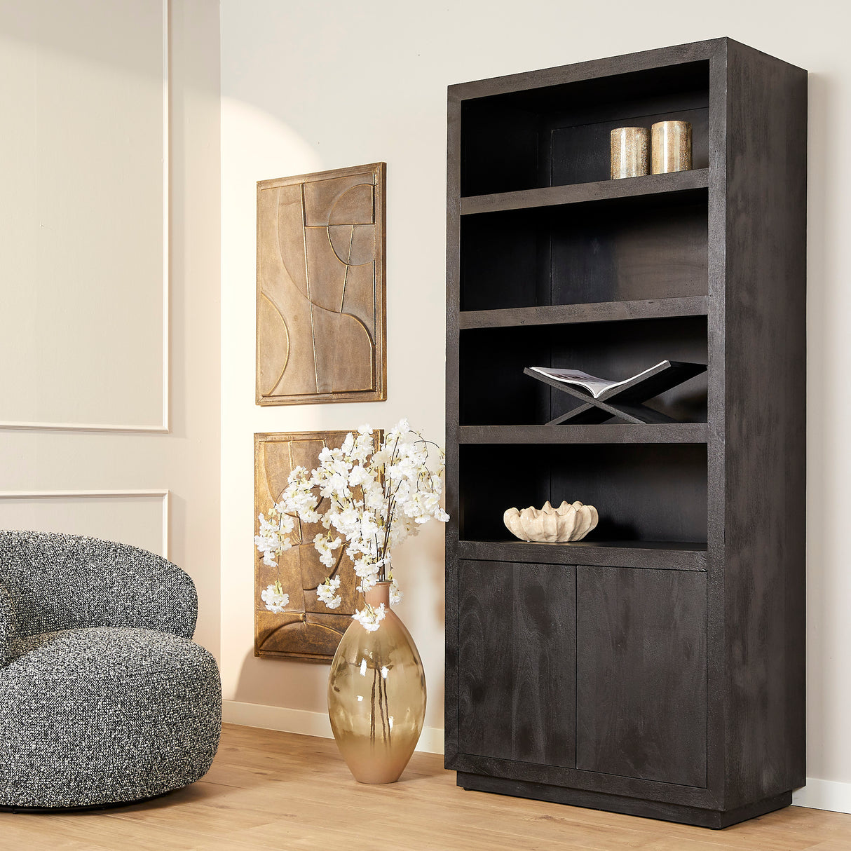 Boekenkast - Zwart - Mangohout - 90 cm - 4 Open Vakken - 2 Deuren
