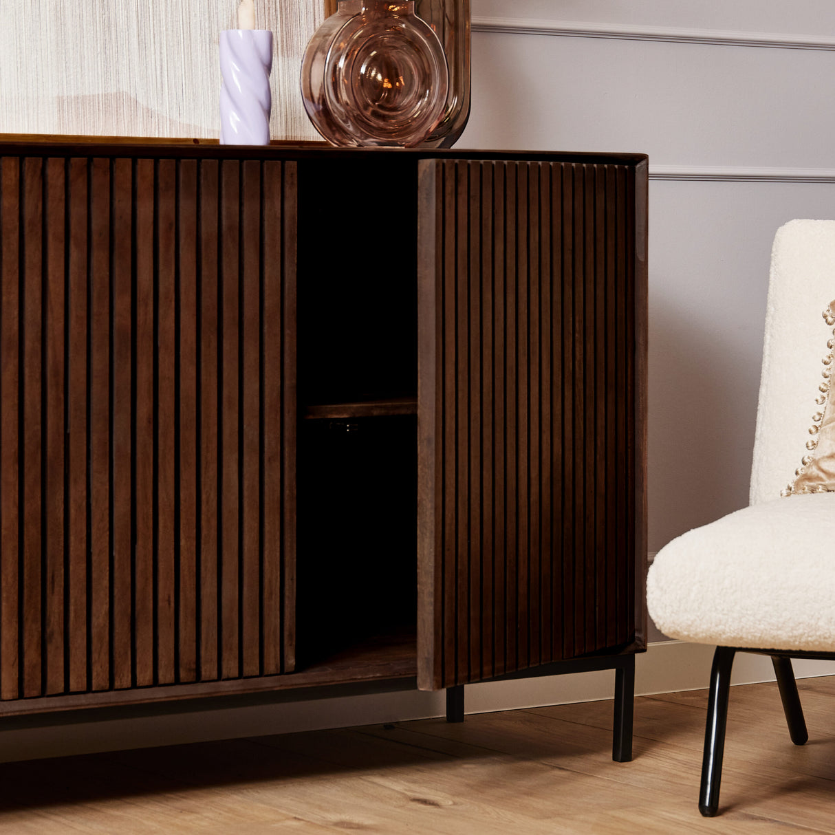 Dressoir - Bruin Mangohout - 210 cm - Verticaal Lattenpatroon - 4 Deuren