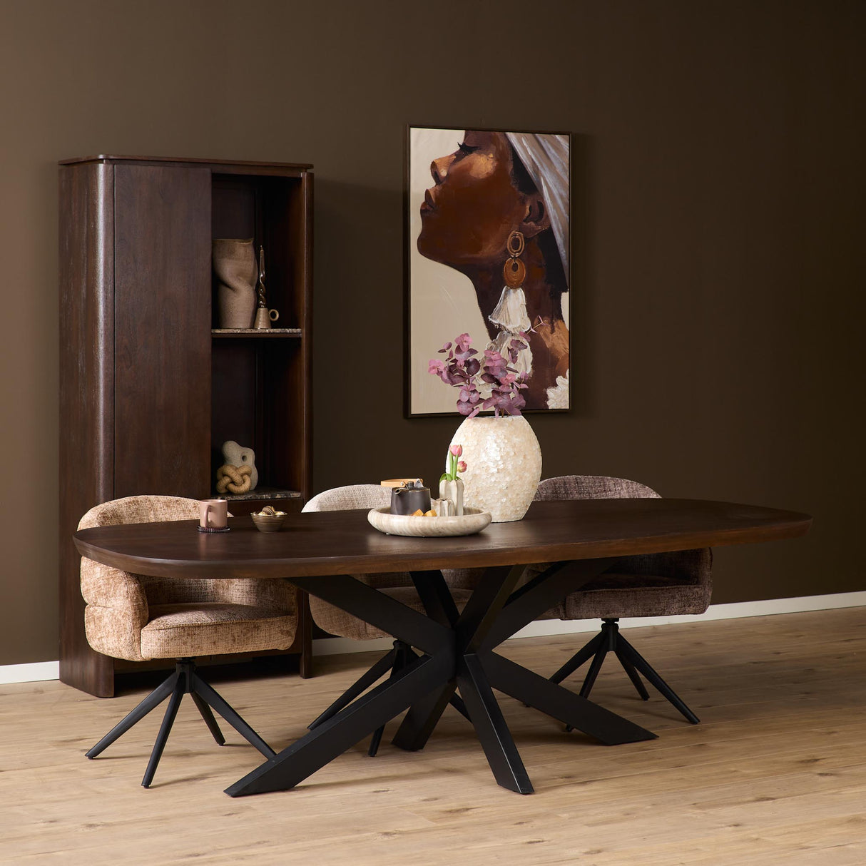 Deens Ovale Eettafel - Bruin Mangohout - 280 cm - Zwarte Metalen Spiderpoot