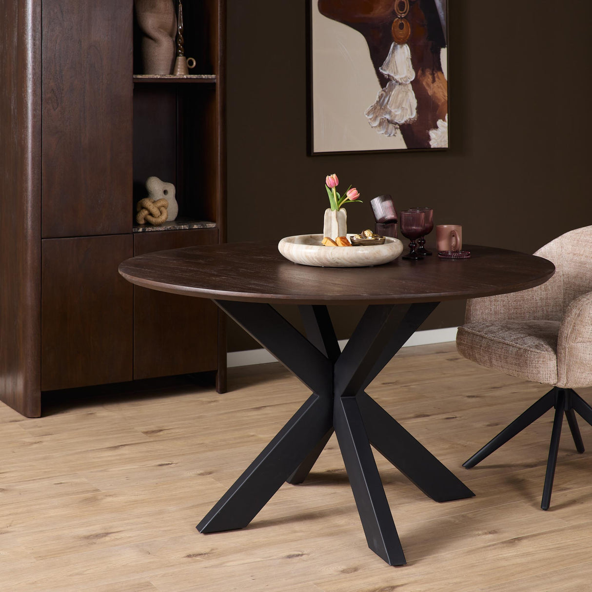 Ronde Eettafel - Bruin Mangohout - 130 cm - Zwarte Matrixpoot