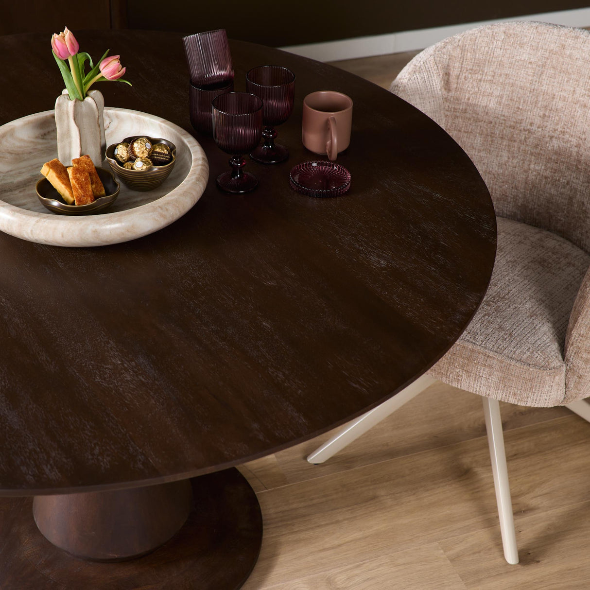 Ronde Eettafel - Bruin Mangohout - 130 cm - Design Zandloperpoot