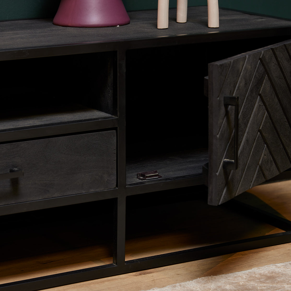 Tv-meubel - Zwart Mangohout met Visgraat - 165x45 cm - 2 Deuren, 1 Lade & Open Vak