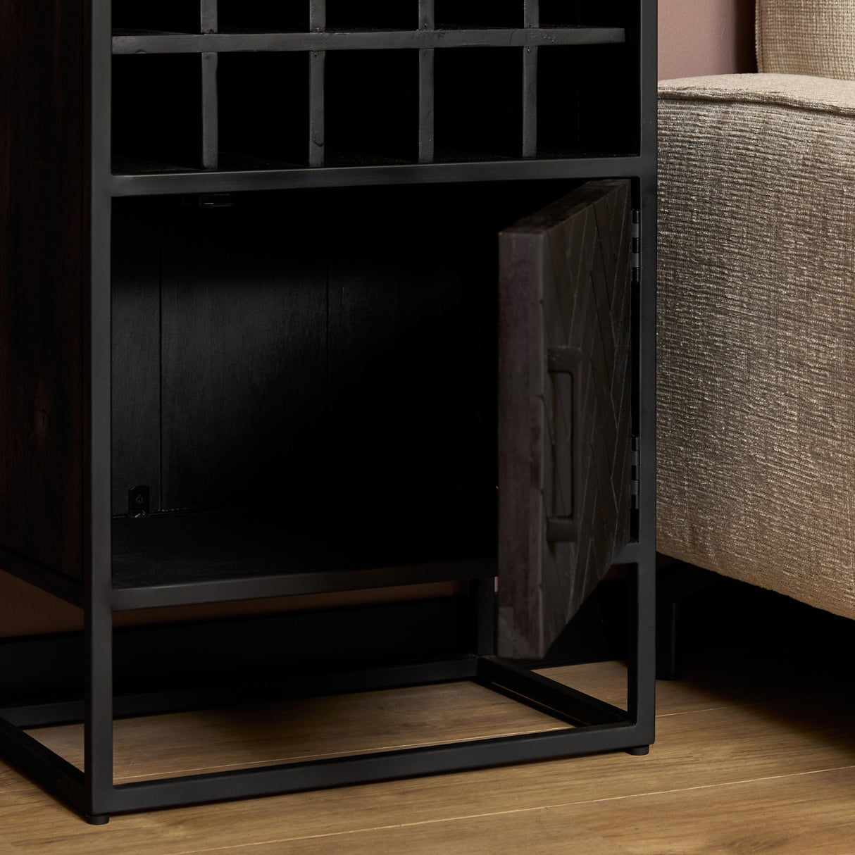 Wijnkast Zwart Mangohout - 55 cm - Visgraat Design - 15 Flessenvakken