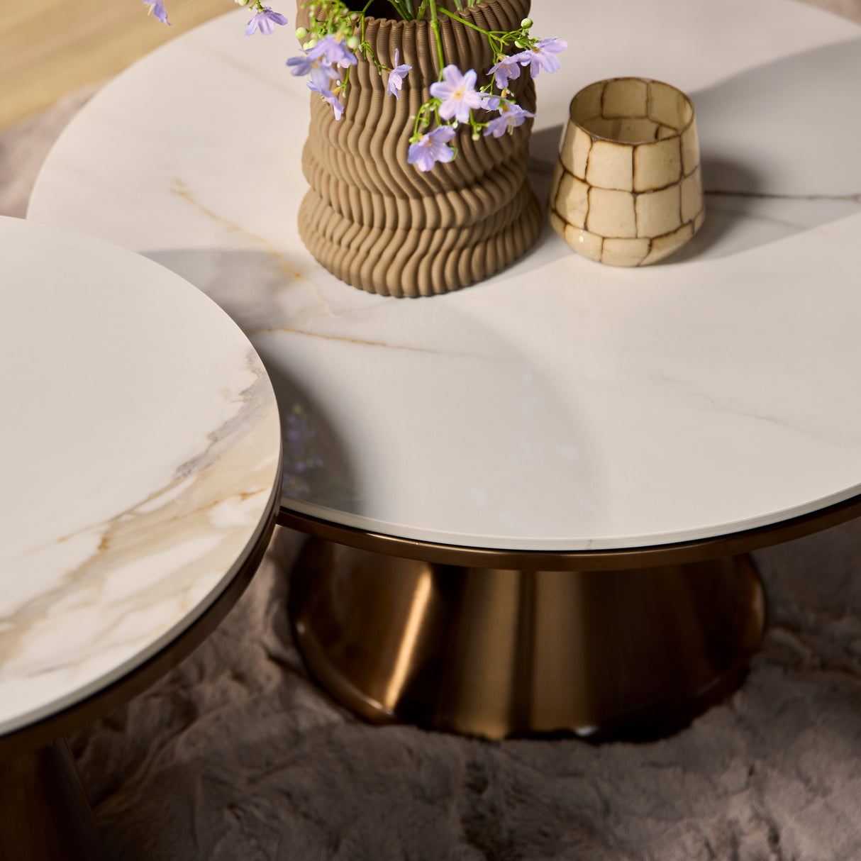 Salontafel - Set van 2 - Wit Gesinterd Natuursteen - Bronskleurig Staal - Luxe Design
