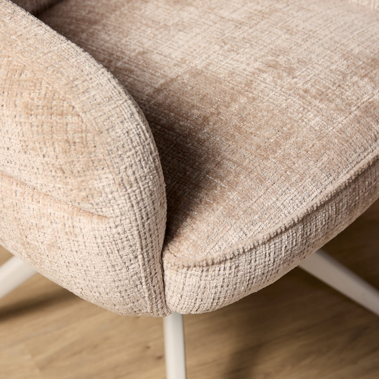 Eetkamerstoel Bella | Beige | Poot Sand | Met armleuning Starfurn