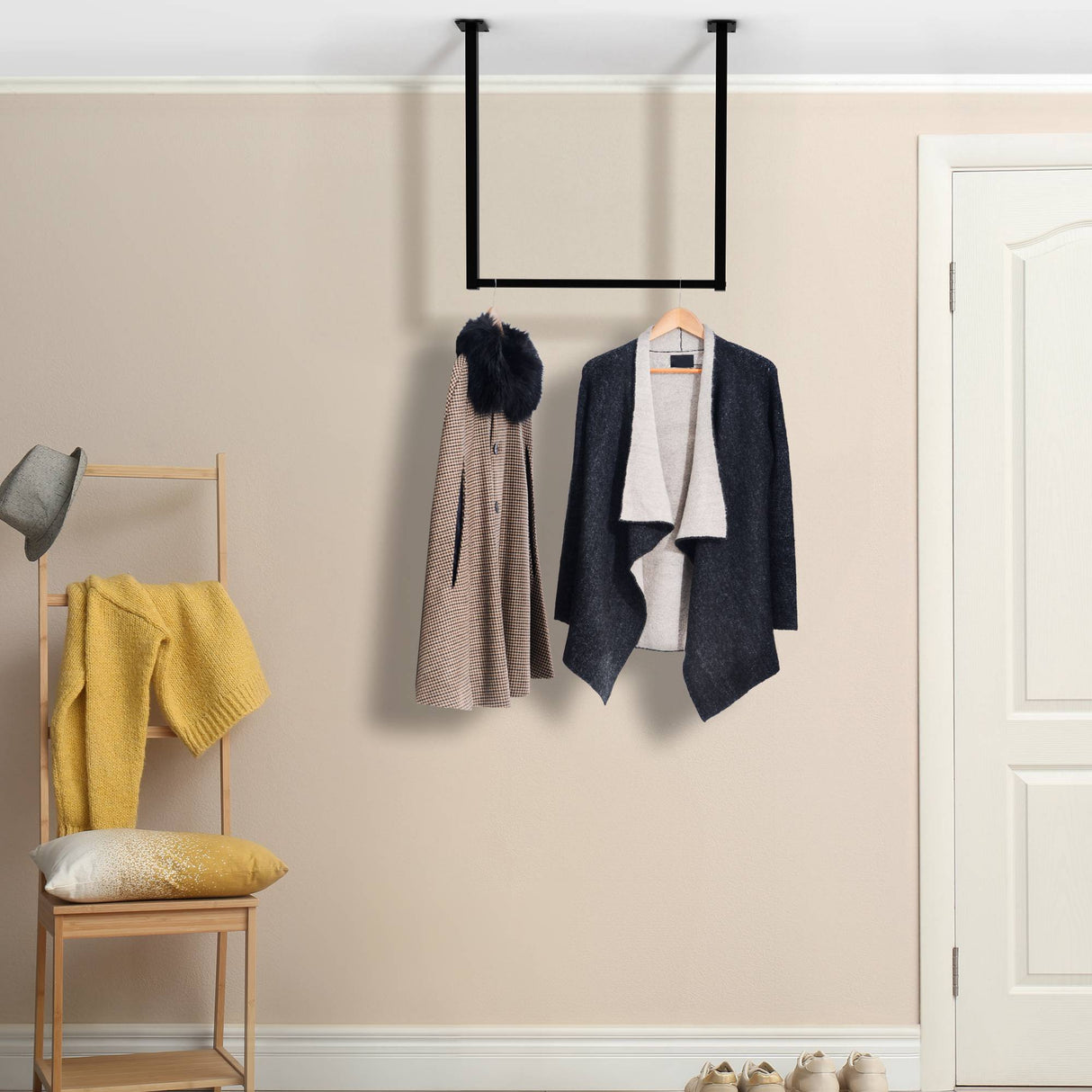 Kledingstang Fenton Zwart – Wand- en Plafondmontage – Metaal – Modern Design Kapstok Knuska