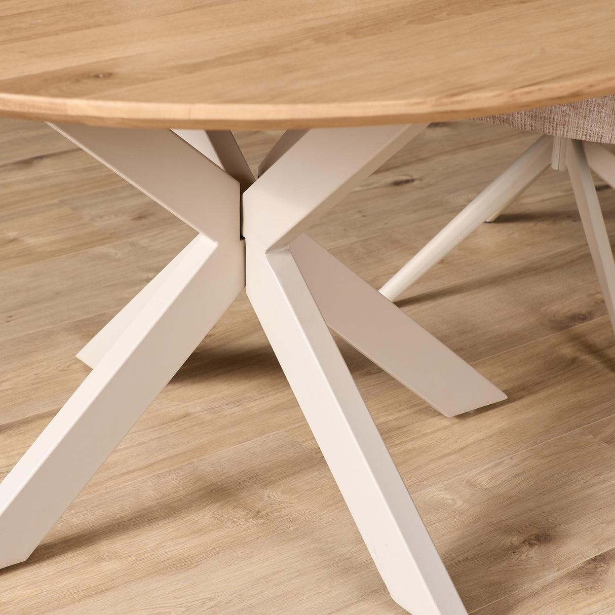 Ronde Eettafel - Naturel Eikenhout - 130 cm - Zandkleurige Poot Kitchen & Dining Room Tables Starfurn