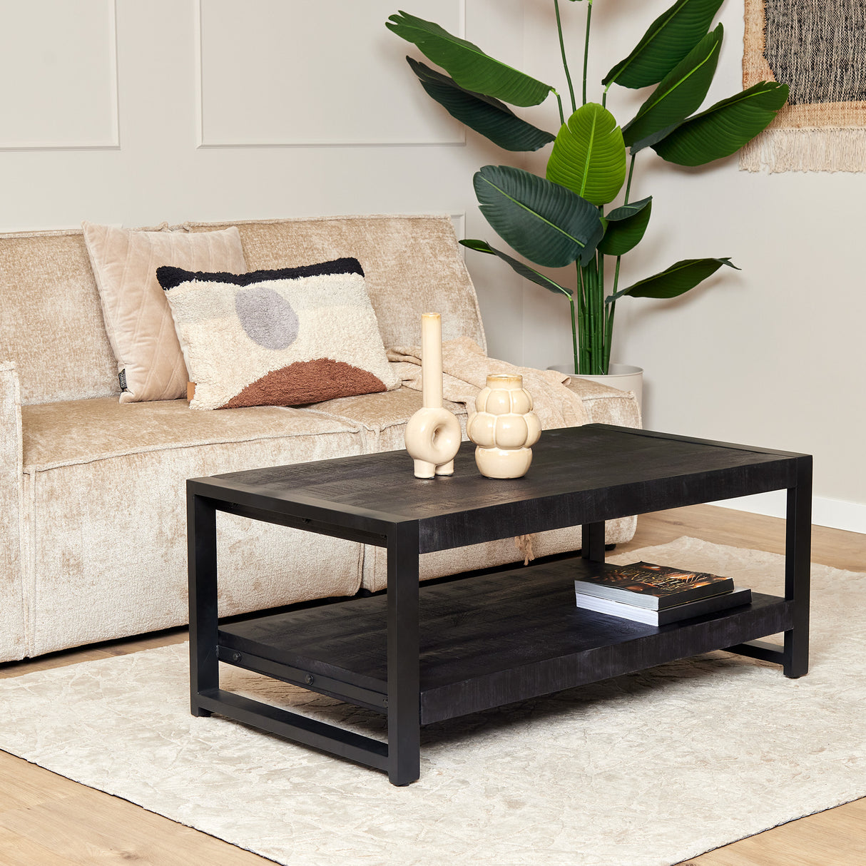 Salontafel Zwart Mangohout - 110 cm - Met Handig Onderblad en Metalen Frame