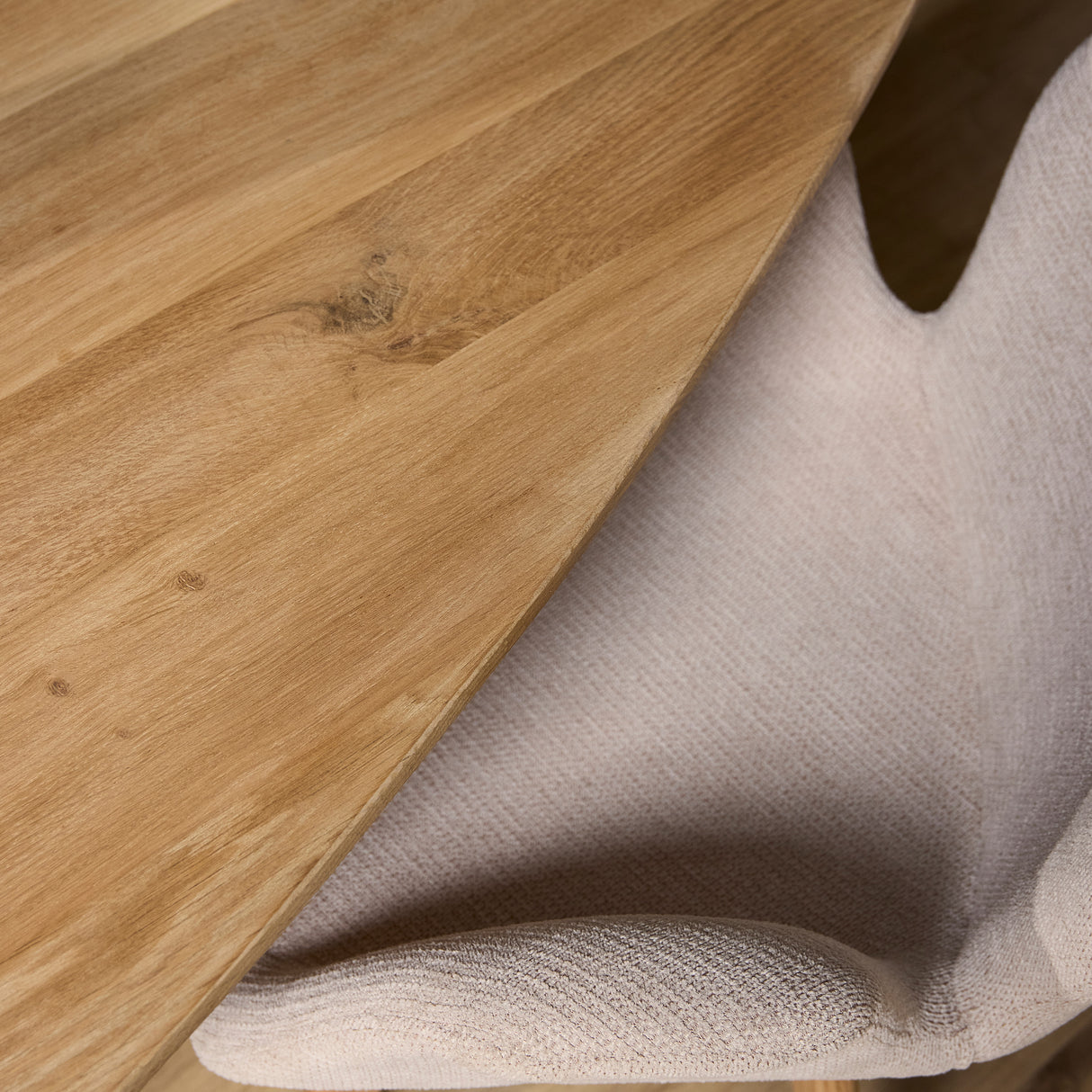 Organische Eettafel - 280 cm - Naturel Eikenhout - Zwarte Matrixpoot