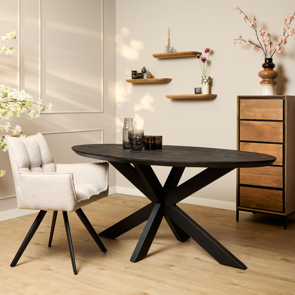 Ovale Eettafel Zwart Mangohout - 160 cm - Matrixpoot