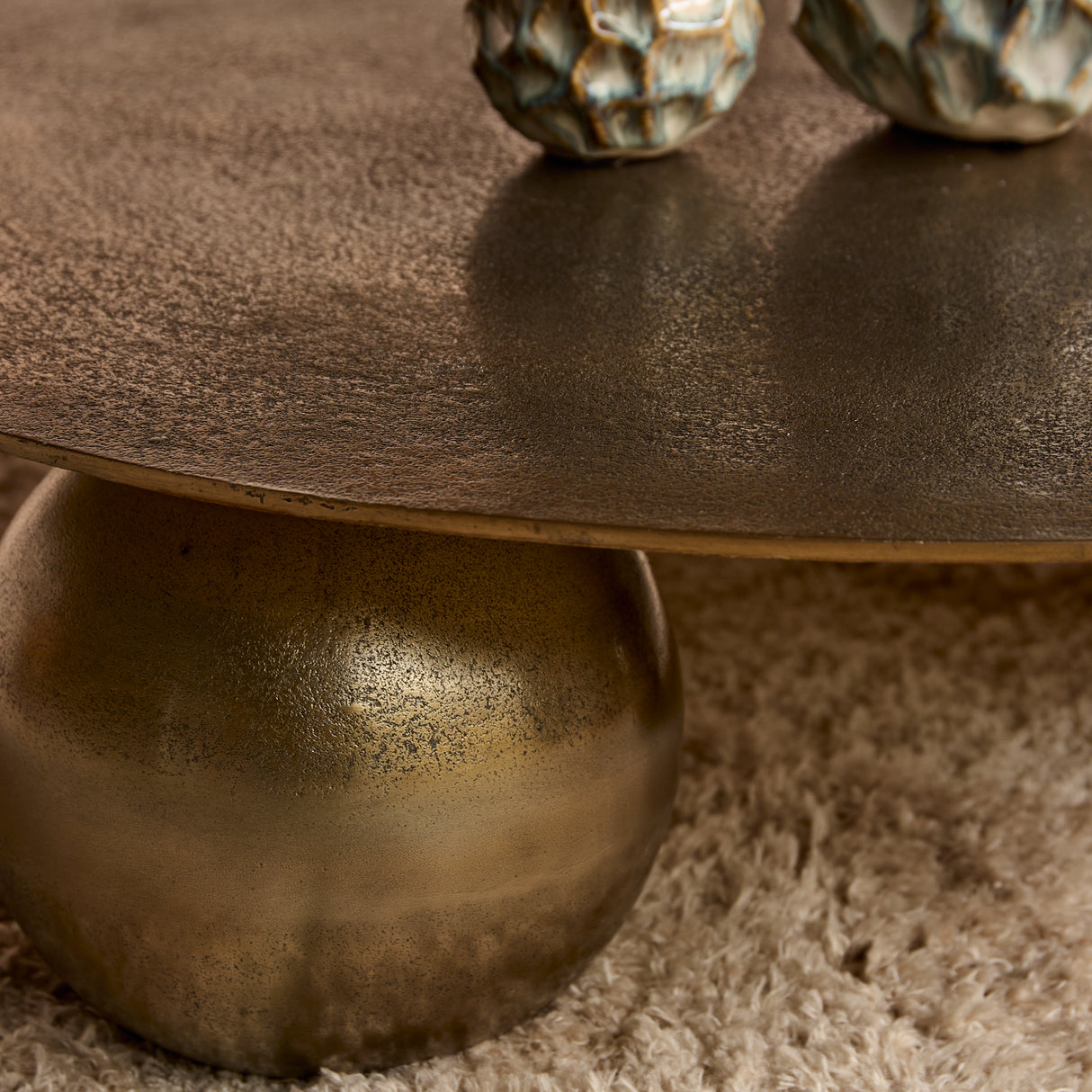 Ronde Salontafel Goud Aluminium - 90 cm - Design met Bolpoten