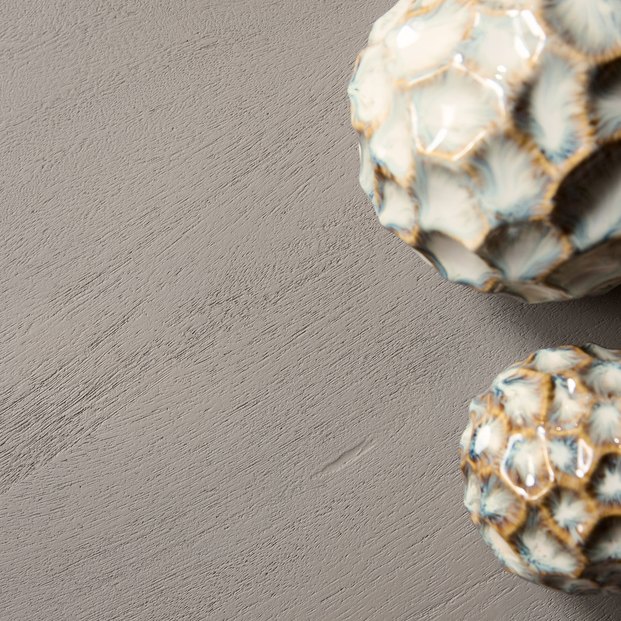 Ronde Salontafel - Taupe Mangohout - 80 cm - Lattenpatroon op Zuilpoot