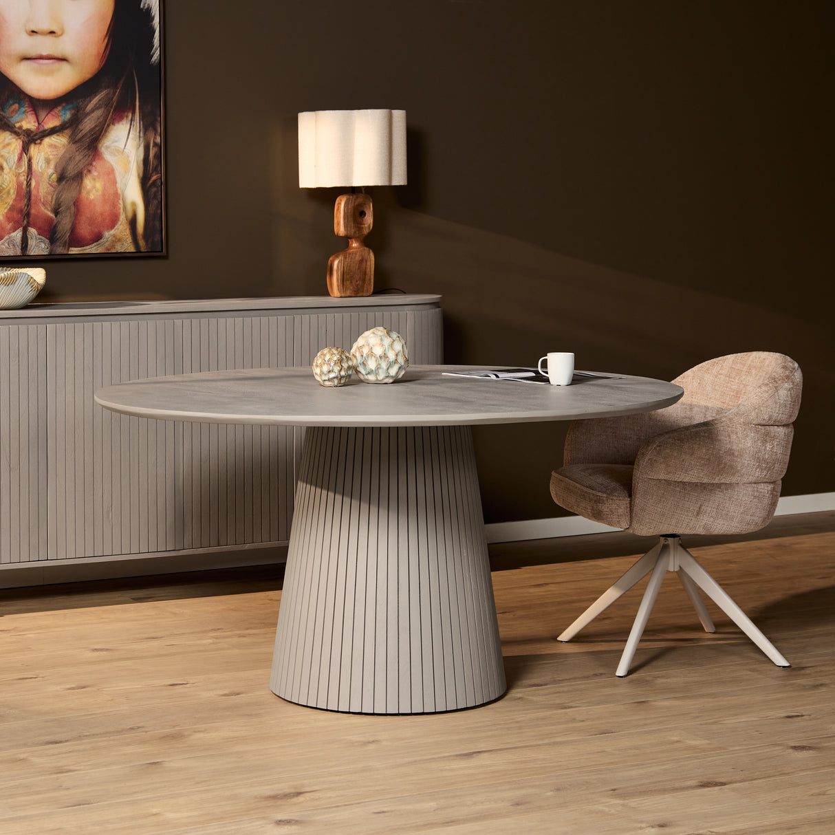 Ronde Eettafel - Taupe Mangohout - 150 cm - Lattenpatroon op Zuilpoot