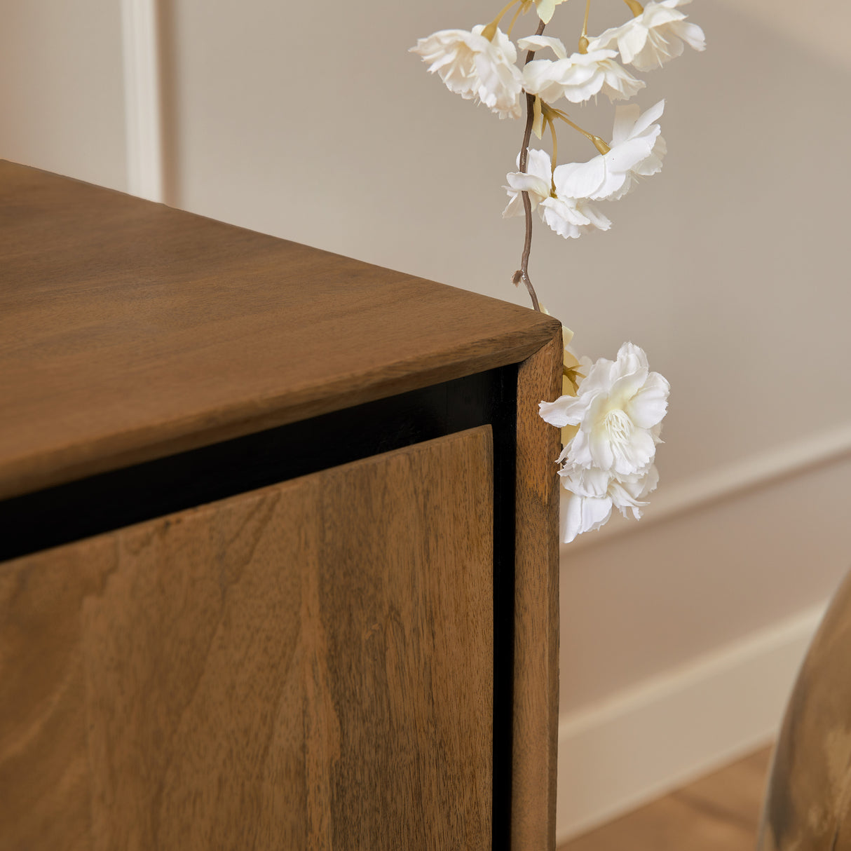 Tv-meubel - Naturel - Mangohout - 120 cm - 2 Deuren - Greeploos
