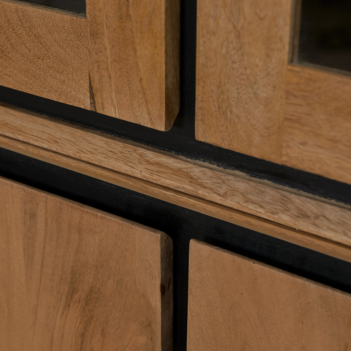 Vitrinekast Naturel Mangohout - 160 cm - Zes Greeploze Deuren en Industrieel Design