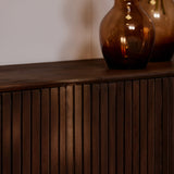 TV-meubel - Bruin Mangohout - 165 cm - Verticaal Lattenpatroon - 3 Deuren