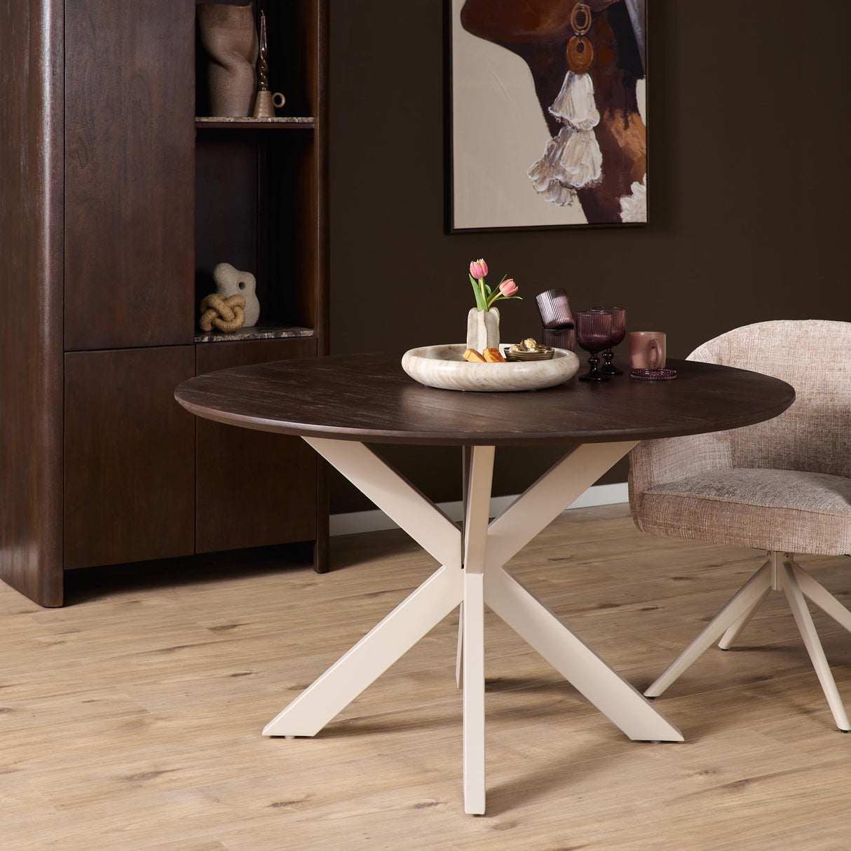 Ronde Eettafel - Bruin Mangohout - Ø 130 cm - Zandkleurige Metalen Spiderpoot