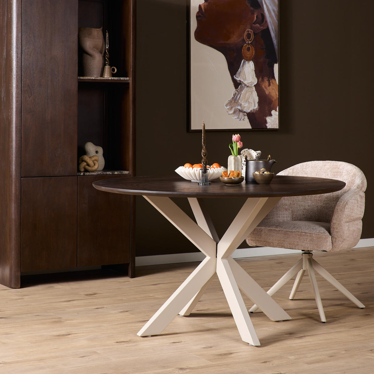 Ronde Eettafel - Bruin Mangohout - 150 cm - Zandkleurige Metalen Spiderpoot