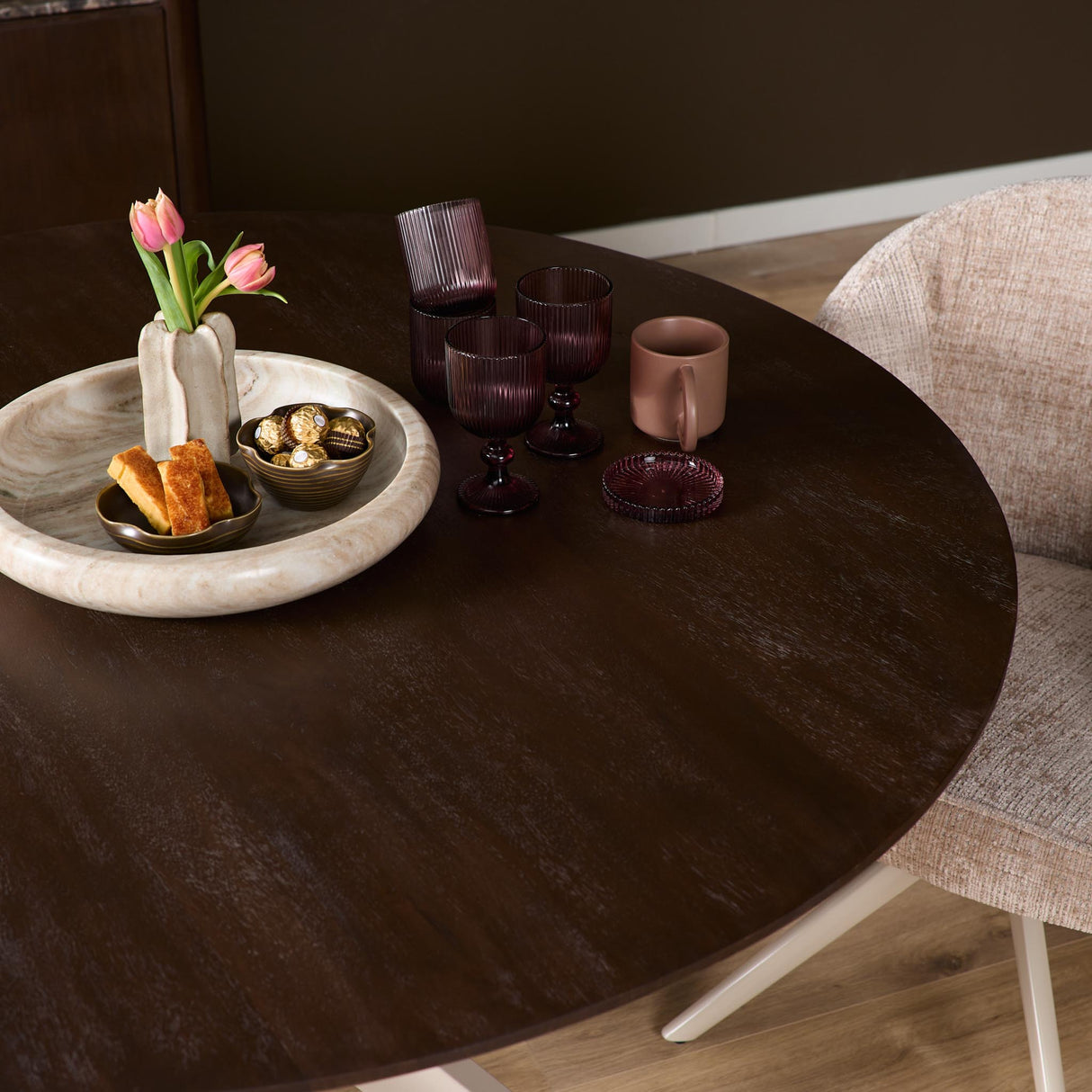 Ronde Eettafel - Bruin Mangohout - Ø 130 cm - Zandkleurige Metalen Spiderpoot