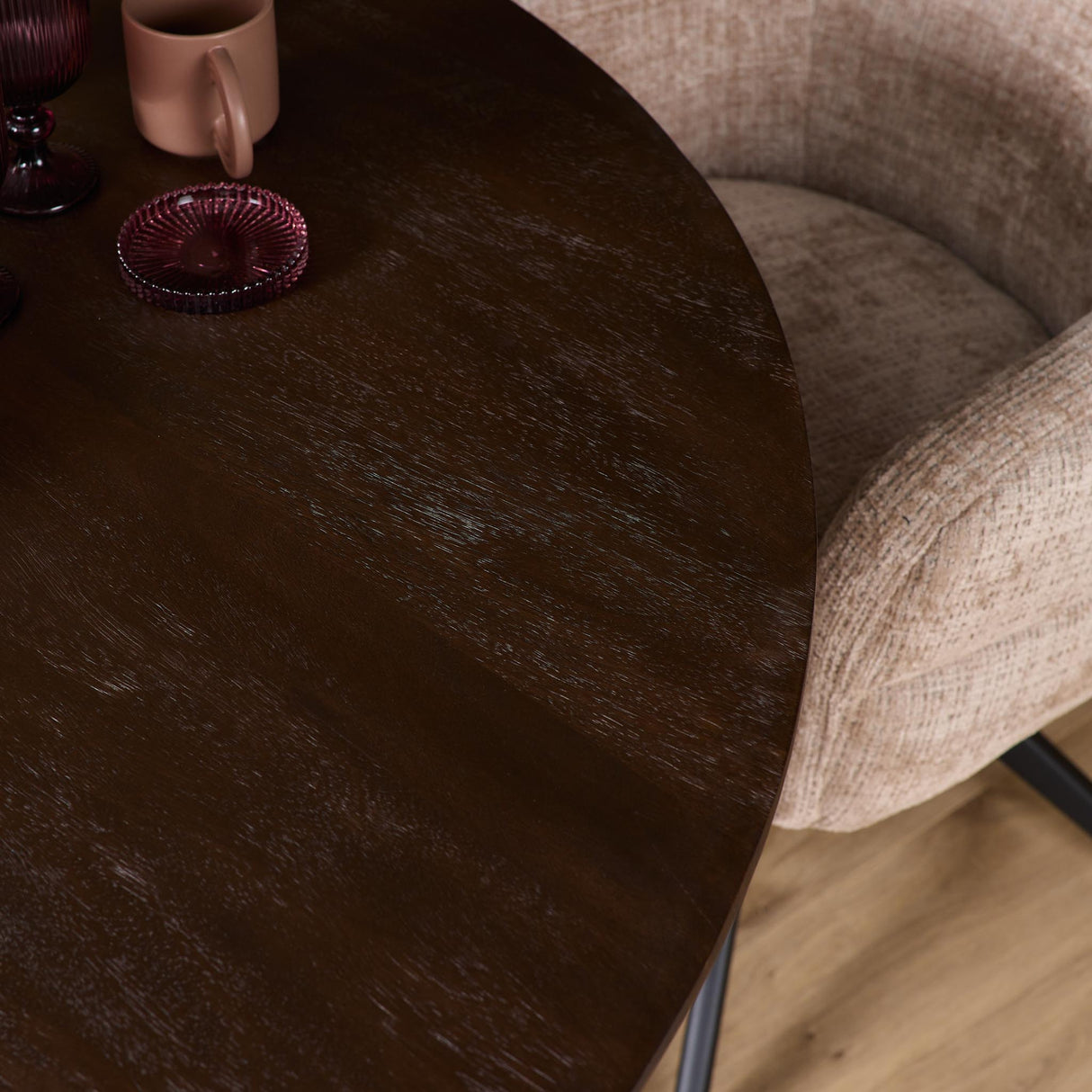 Ronde Eettafel - Bruin Mangohout - 130 cm - Zwarte Matrixpoot
