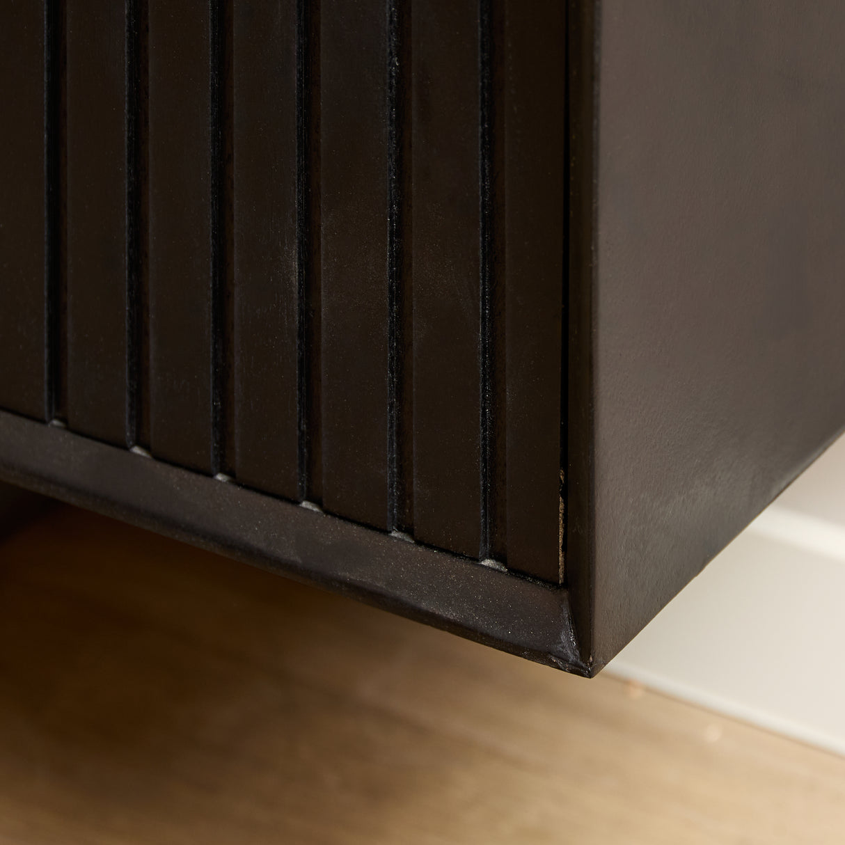 Zwevend Tv-meubel Zwart Mangohout - 120 cm - Lattenpatroon