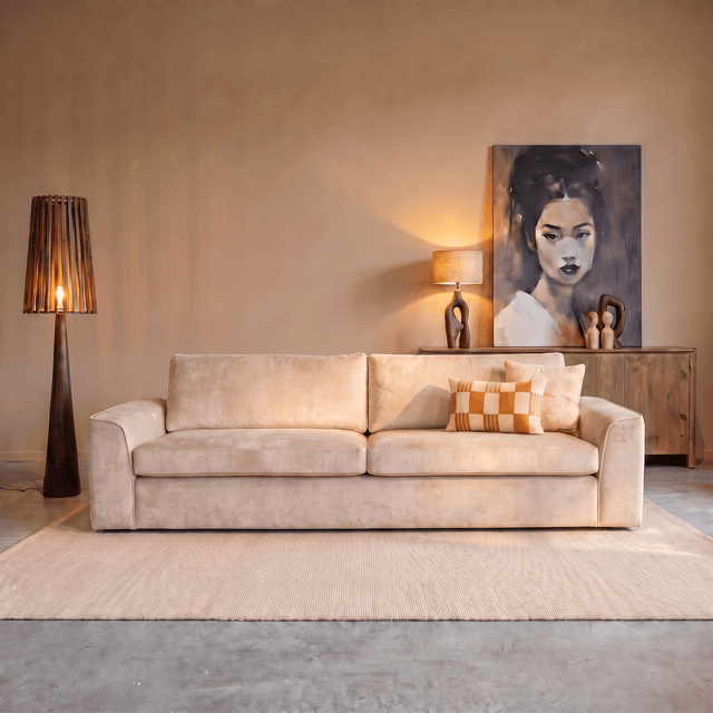 Tweeënhalfzitsbank van beige velvet met royale vormen, 194 cm breed