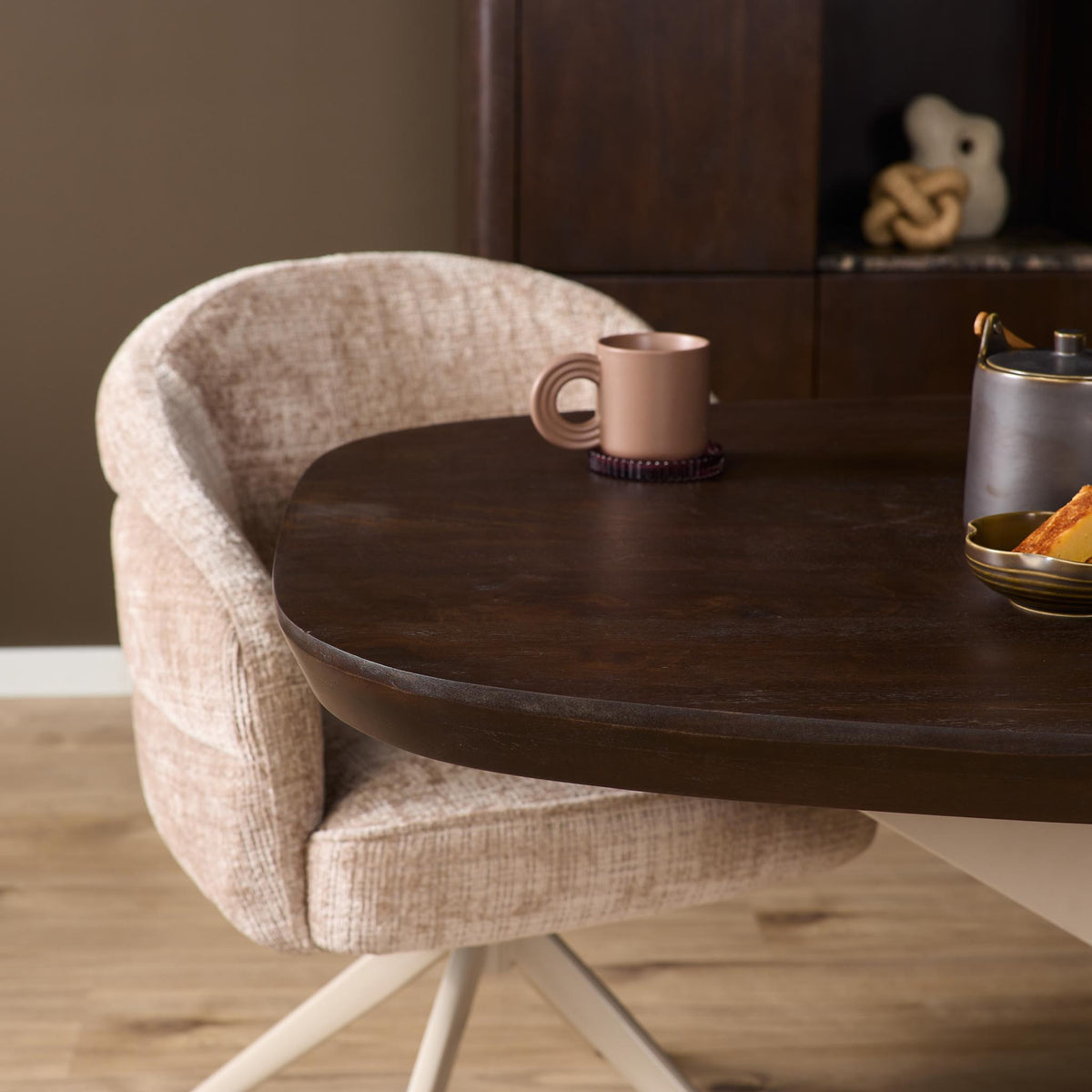 Deens Ovale Eettafel - Bruin Mangohout - 160 cm - Zandkleurige Metalen Spiderpoot Kitchen & Dining Room Tables Starfurn
