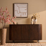 Dressoir van bruin mangohout met verticaal lattenpatroon en 3 deuren, 165 cm breed
