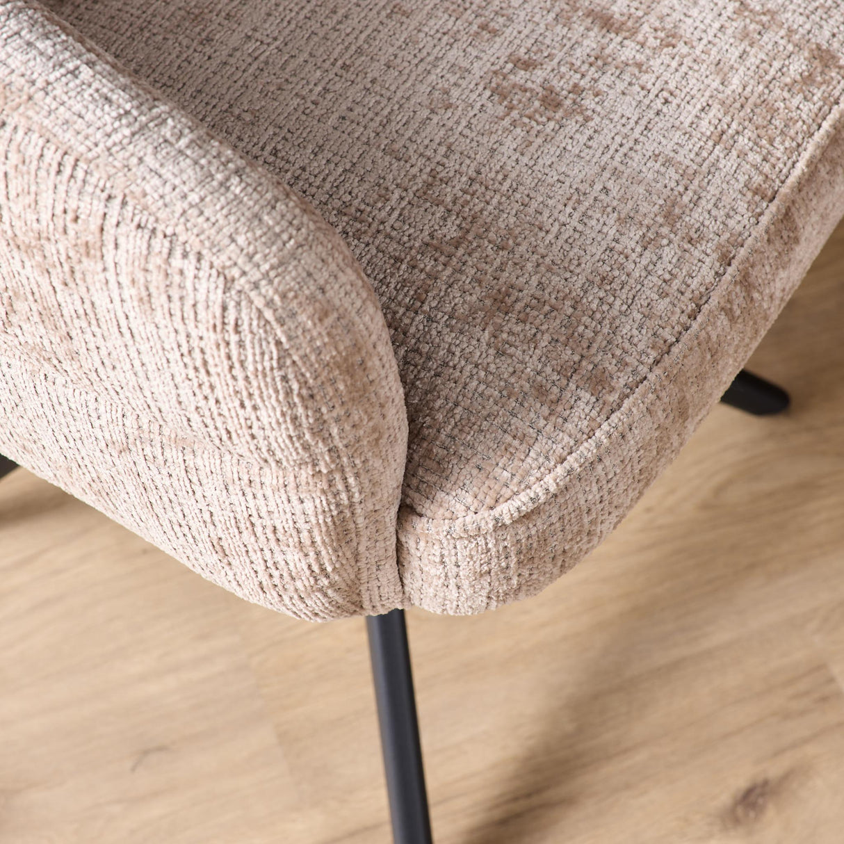 Eetkamerstoel Bella | Beige | Poot Black | Met armleuning Starfurn