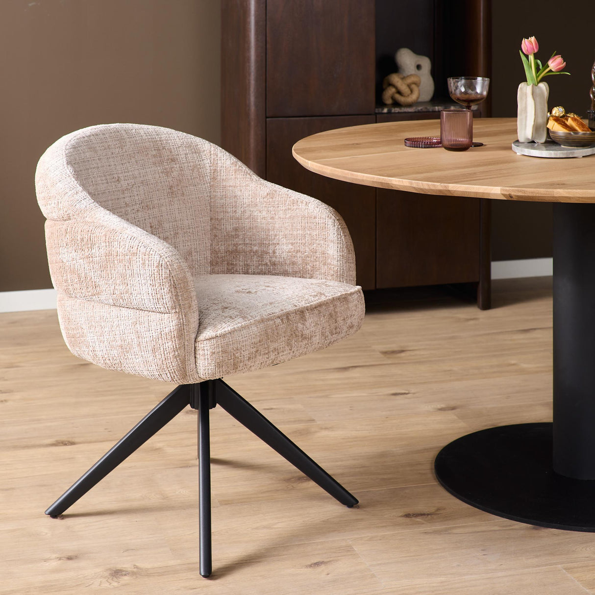 Eetkamerstoel Bella | Beige | Poot Black | Met armleuning Starfurn