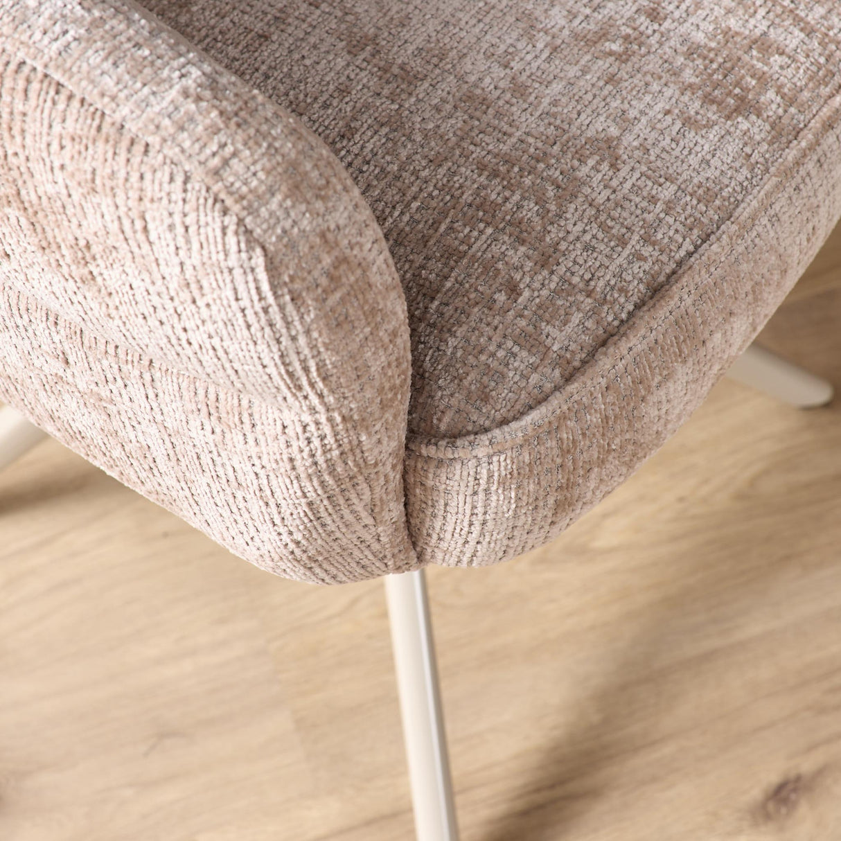 Eetkamerstoel Bella | Beige | Poot Sand | Met armleuning Starfurn
