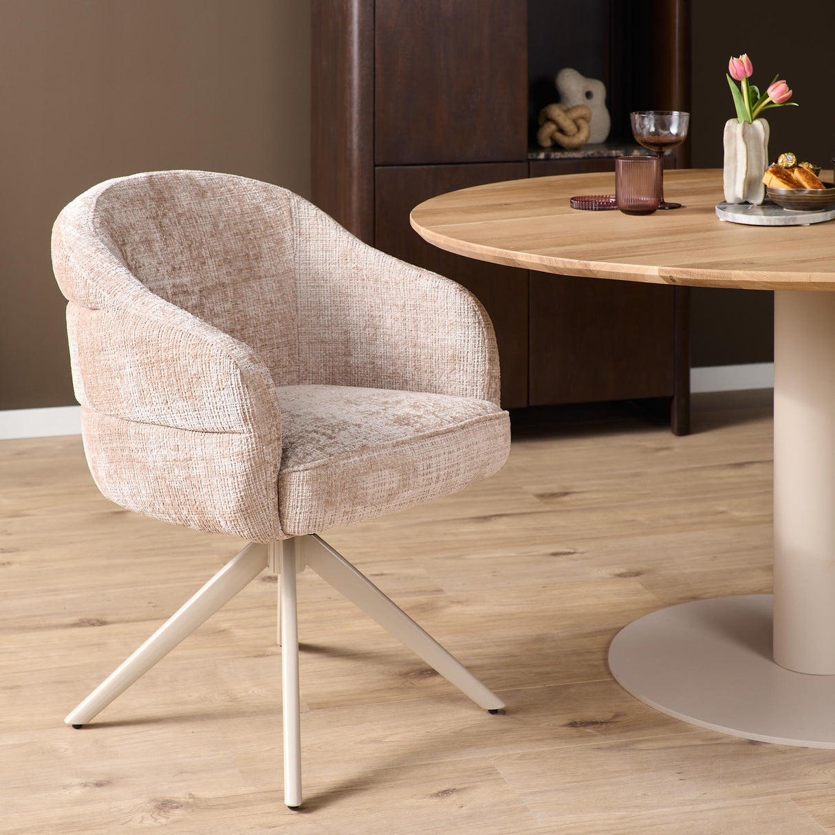 Eetkamerstoel Bella | Beige | Poot Sand | Met armleuning Starfurn