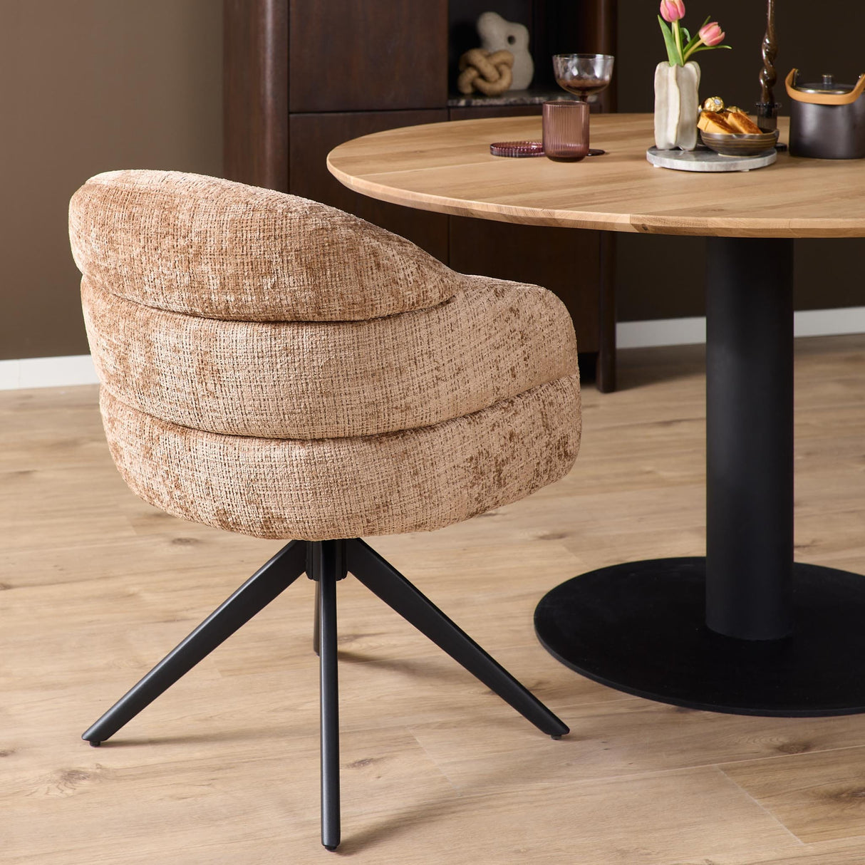 Eetkamerstoel Bella | Cinnamon | Poot Black | Met armleuning Starfurn