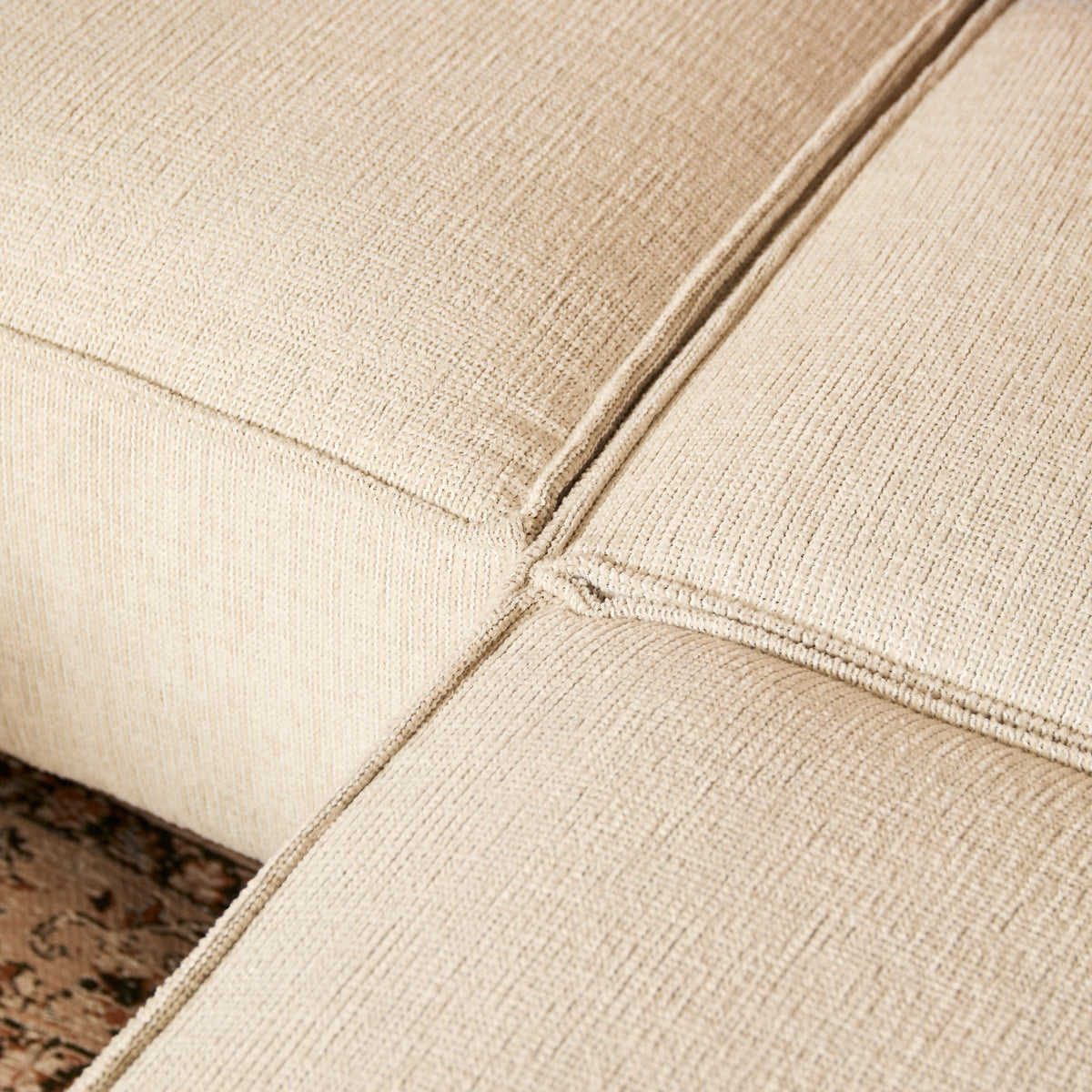 Hoekbank in beige met strakke lijnen, 2,5-zits met divan links, foto 3