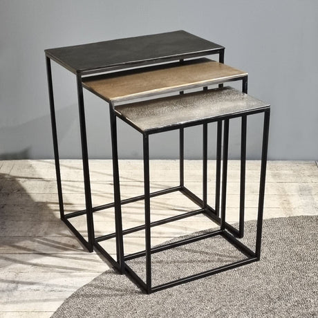 Set van 3 rechthoekige sidetables in metallic tinten met zwart stalen frame, foto 2